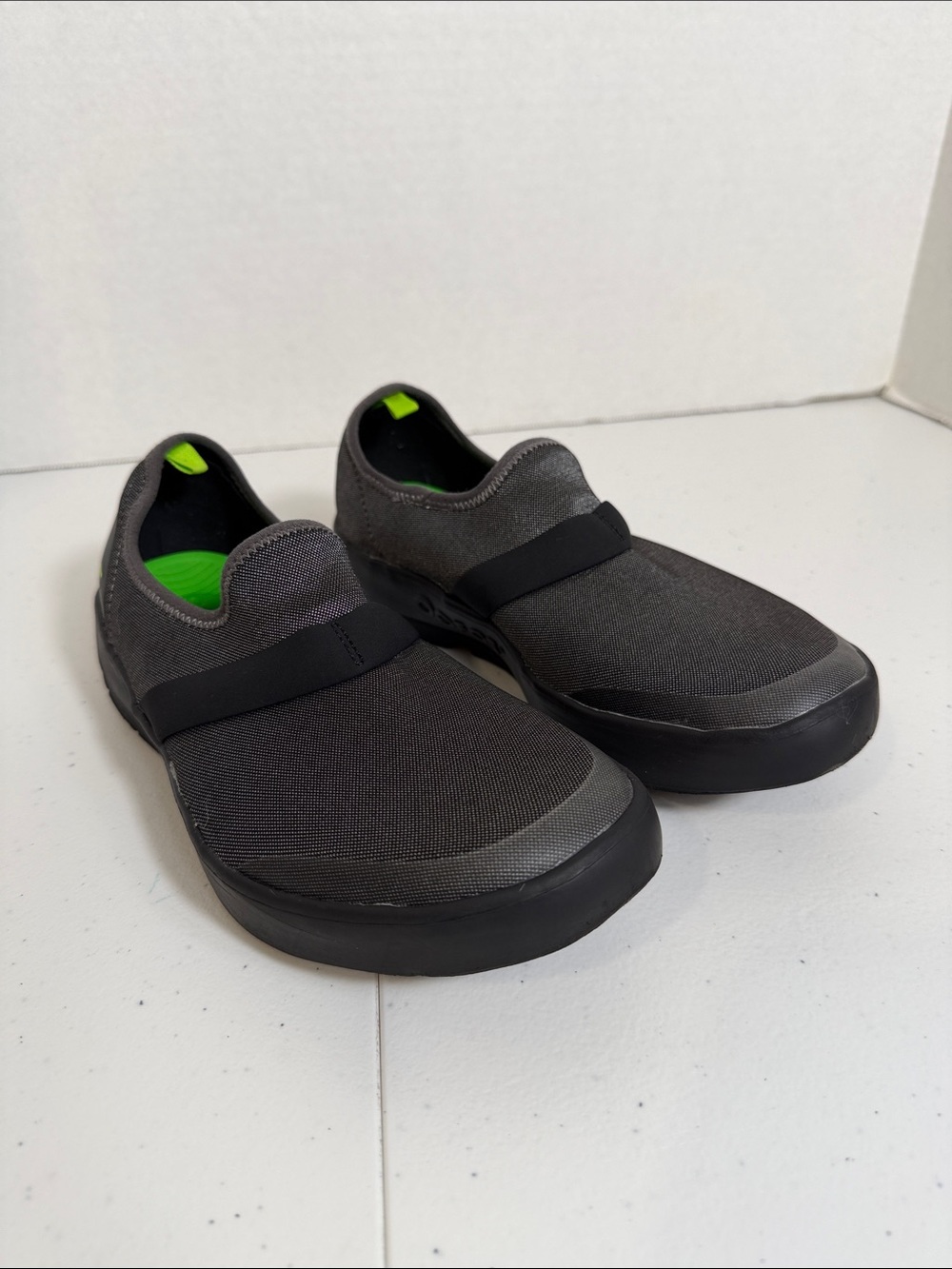 Oofos OOmg Low Comfort Recovery Sneakers